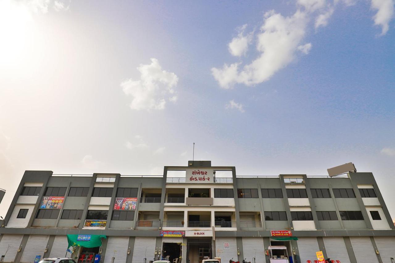 Oyo 15417 Red Rose Hotel Watuwa Exterior foto